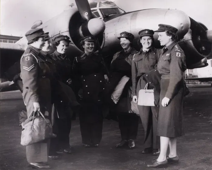 Framed Print : Army Women October 1952 Six of the WRAC who flew Castle Bromwich to Framed Print : Army Women October 1952 Six of the WRAC who flew Castle Bromwich to