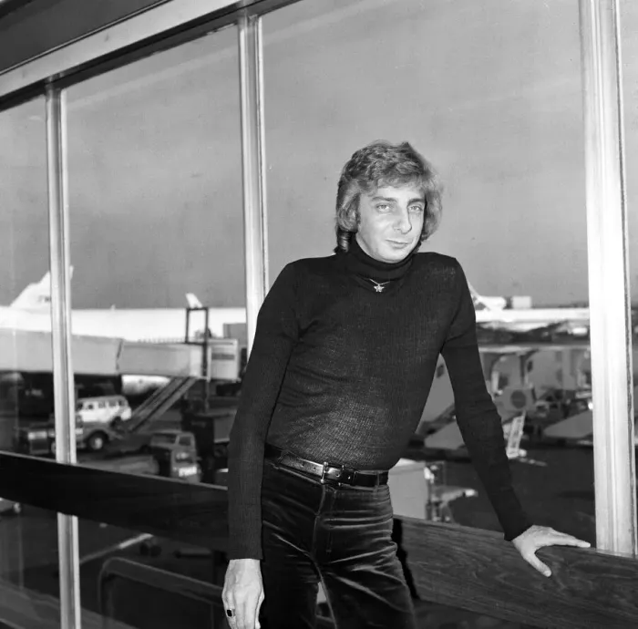 Framed Print : Arrival of pop singer Barry Manilow at Heathrow Airport from America Framed Print : Arrival of pop singer Barry Manilow at Heathrow Airport from America