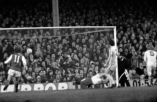 Arsenal 0 v. Leeds United 1. Division 1 football. January 1980 LF01-01-006