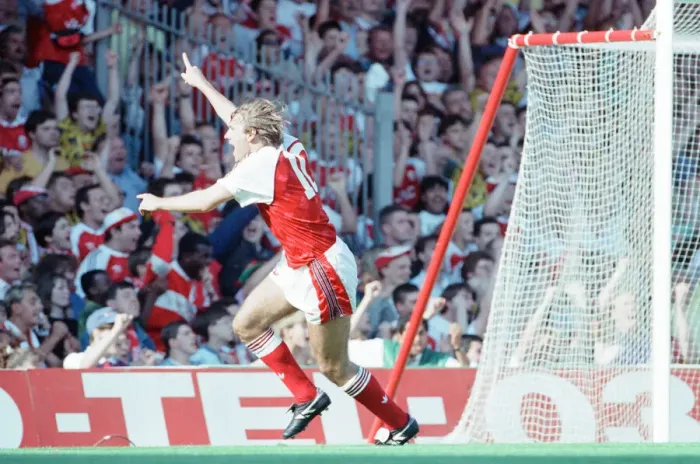 Framed Print : Arsenal 1-1 QPR, League Division One match action, Highbury, Saturday 17th August 1991 Framed Print : Arsenal 1-1 QPR, League Division One match action, Highbury, Saturday 17th August 1991
