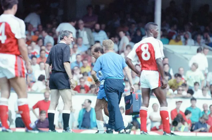 Framed Print : Arsenal 1-1 QPR, League Division One match action, Highbury, Saturday 17th August 1991 Framed Print : Arsenal 1-1 QPR, League Division One match action, Highbury, Saturday 17th August 1991