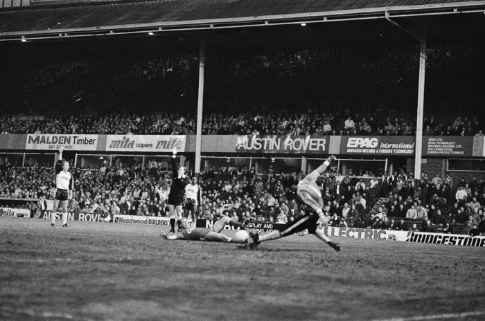 Framed Print : Arsenal 1 v 2 Liverpool, Littlewoods 2nd round (replay) at Villa Park