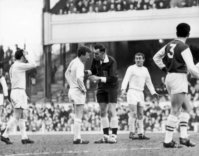 Framed Print : Arsenal 1 v. Leeds 2. Referee Handley cautions Leeds United player Billy Bremner Framed Print : Arsenal 1 v. Leeds 2. Referee Handley cautions Leeds United player Billy Bremner