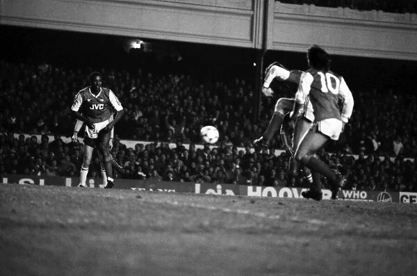 Arsenal 1 v. Southampton 0. Division One Football. December 1986 LF21-25-052