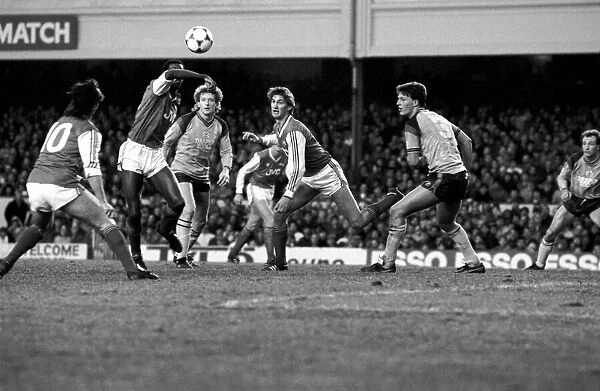Arsenal 1 v. Southampton 0. Division One Football. December 1986 LF21-25-013