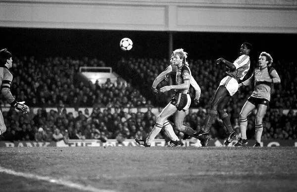 Arsenal 1 v. Southampton 0. Division One Football. December 1986 LF21-25-031