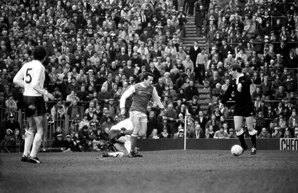 Arsenal 2 v. Bolton Wanderers 0. Division 1 football. February 1980 LF01-29-058