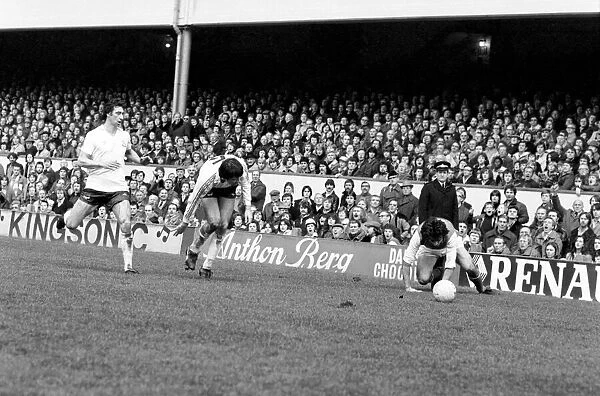 Arsenal 2 v. Bolton Wanderers 0. Division 1 football. February 1980 LF01-29-003
