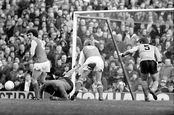 Arsenal 2 v. Derby County 0. Division 1 football January 1980 LF01-05-066