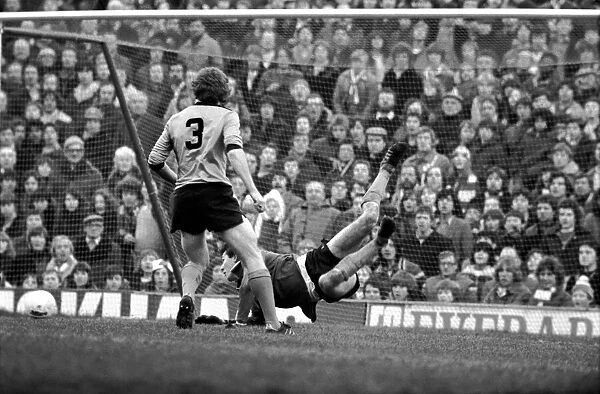 Arsenal 2 v. Derby County 0. Division 1 football January 1980 LF01-05-056