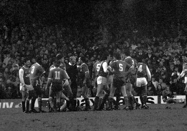 Arsenal 2 v. Luton 1. Division One Football. February 1986 LF18-03-050