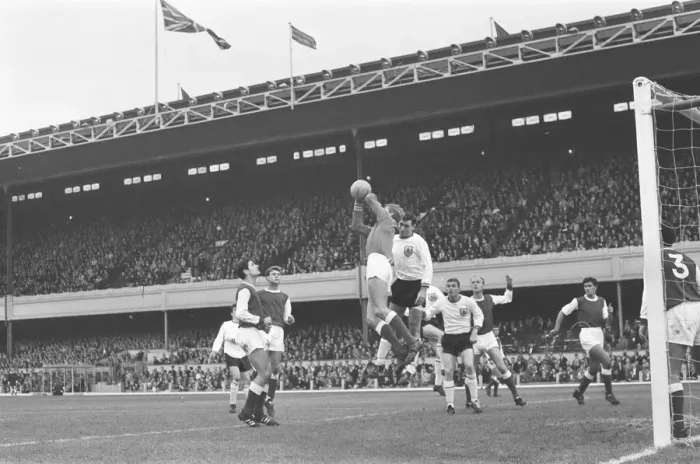 Framed Print : Arsenal 3 v Burnley 2. Old League Division one at Highbury Stadium Framed Print : Arsenal 3 v Burnley 2. Old League Division one at Highbury Stadium
