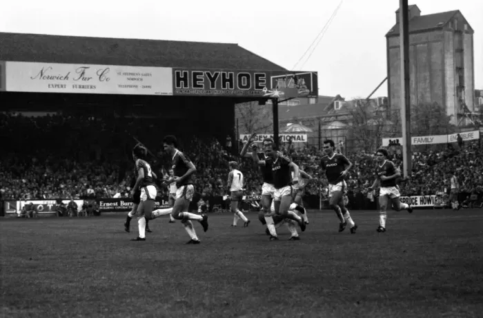 Framed Print : Arsenal 3 v. Chelsea 1. Division One Football. October 1986 LF20-14-095 Framed Print : Arsenal 3 v. Chelsea 1. Division One Football. October 1986 LF20-14-095