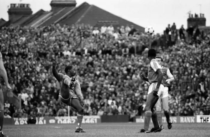 Framed Print : Arsenal 3 v. Chelsea 1. Division One Football. October 1986 LF20-14-016 Framed Print : Arsenal 3 v. Chelsea 1. Division One Football. October 1986 LF20-14-016