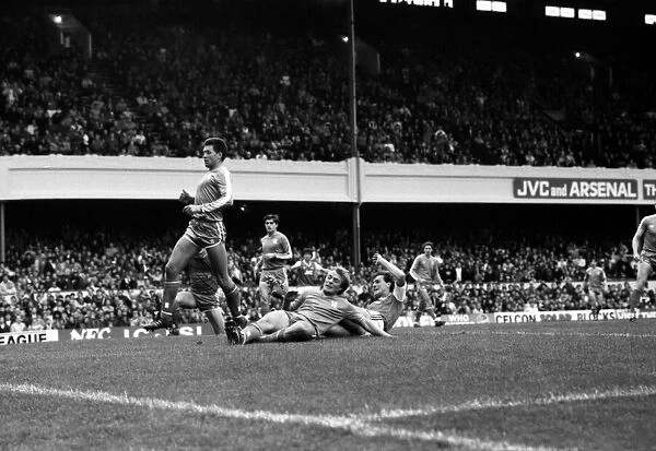 Arsenal 3 v. Chelsea 1. Division One Football. October 1986 LF20-14-057
