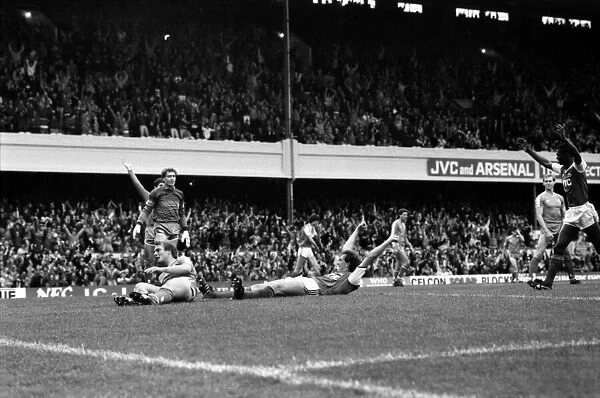 Arsenal 3 v. Chelsea 1. Division One Football. October 1986 LF20-14-058