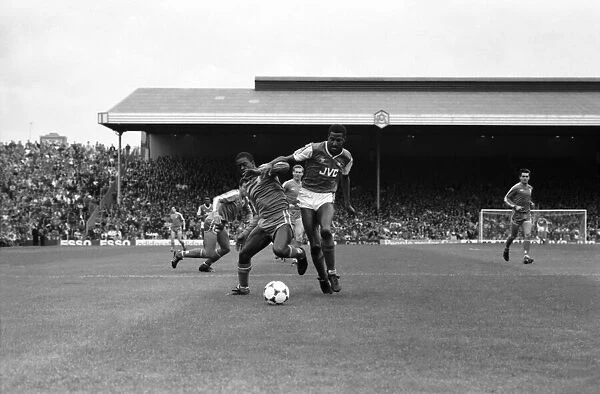 Arsenal 3 v. Chelsea 1. Division One Football. October 1986 LF20-14-029