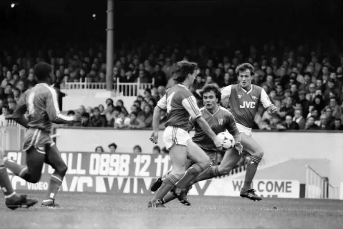 Framed Print : Arsenal 3 v. Chelsea 1. Division One Football. October 1986 LF20-14-014
