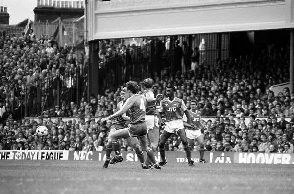 Arsenal 3 v. Chelsea 1. Division One Football. October 1986 LF20-14-015