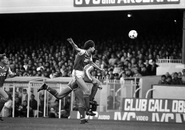Arsenal 3 v. Chelsea 1. Division One Football. October 1986 LF20-14-005