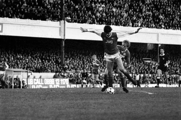Framed Print : Arsenal 3 v. Luton 0. Division One Football. December 1986 LF21-22-043 Framed Print : Arsenal 3 v. Luton 0. Division One Football. December 1986 LF21-22-043