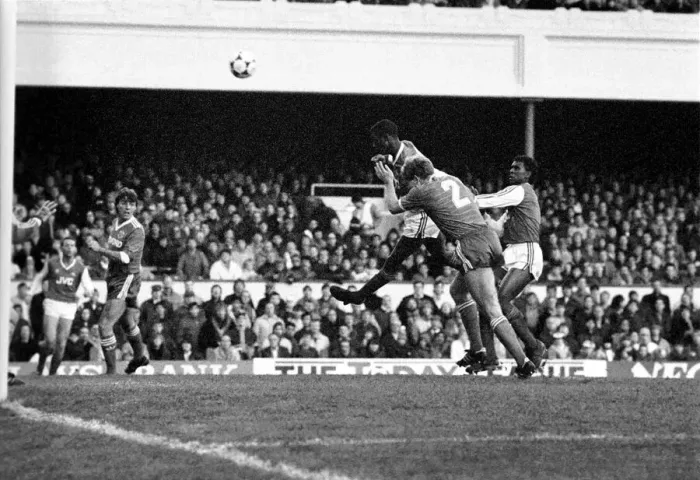 Framed Print : Arsenal 3 v. Luton 0. Division One Football. December 1986 LF21-22-041 Framed Print : Arsenal 3 v. Luton 0. Division One Football. December 1986 LF21-22-041