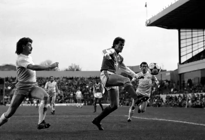 Framed Print : Arsenal 3 v. Manchester City 0. Division One Football. November 1986 LF21-06-025 Framed Print : Arsenal 3 v. Manchester City 0. Division One Football. November 1986 LF21-06-025