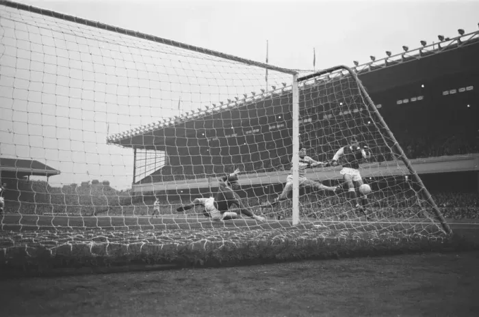Framed Print : Arsenal 3 v West Ham United 3. Old League Division one at Highbury Stadium Framed Print : Arsenal 3 v West Ham United 3. Old League Division one at Highbury Stadium