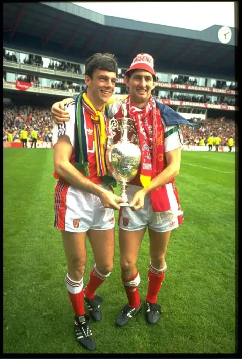 Framed Print : Arsenal captain Tony Adams with teammate David O Leary parade around Highbury with Framed Print : Arsenal captain Tony Adams with teammate David O Leary parade around Highbury with