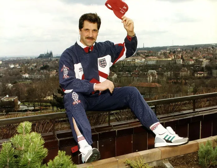 Framed Print : Arsenal and England goalkeeper David Seaman sitting on the railings wearing an England