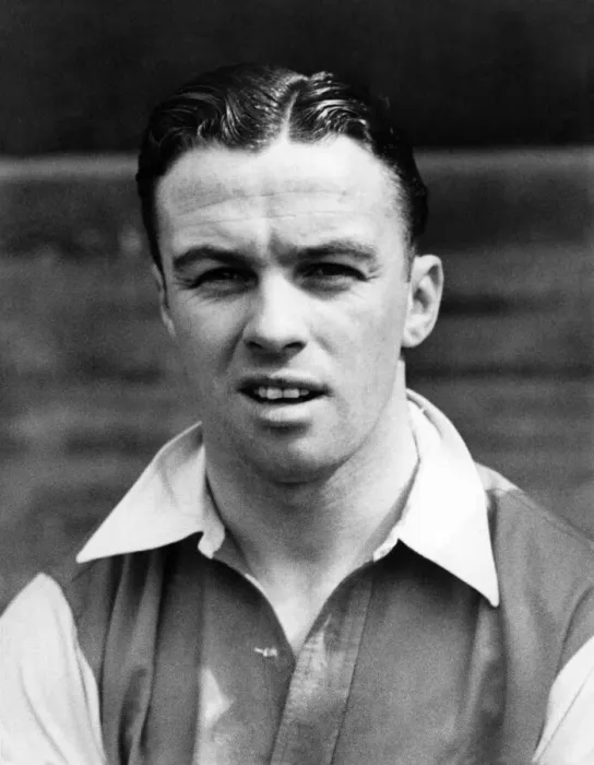 Framed Print : Arsenal F. C. Bobby Davidson. P007225 Framed Print : Arsenal F. C. Bobby Davidson. P007225