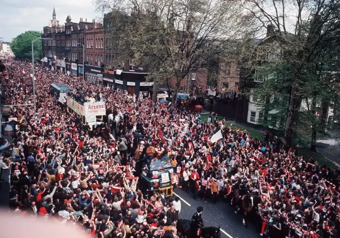 Framed Print : Arsenal football team bus returns to Highbury with League Championship Cup Framed Print : Arsenal football team bus returns to Highbury with League Championship Cup