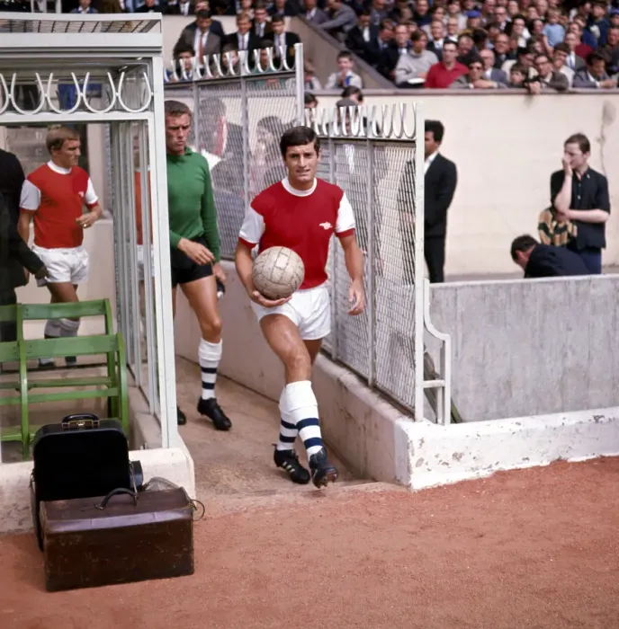 Framed Print : Arsenal footballer Frank McLintock leads his team out onto the pitch at Highbury