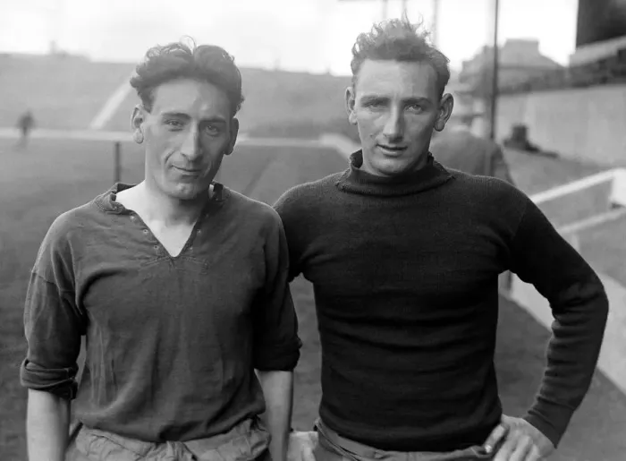 Framed Print : Arsenal footballers - April 1927 Charlie Barley and Jack Lee Framed Print : Arsenal footballers - April 1927 Charlie Barley and Jack Lee