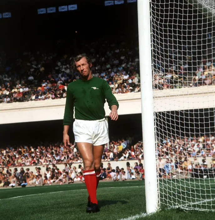 Framed Print : Arsenal goalkeeper Bob Wilson in action during the match against Leicester City