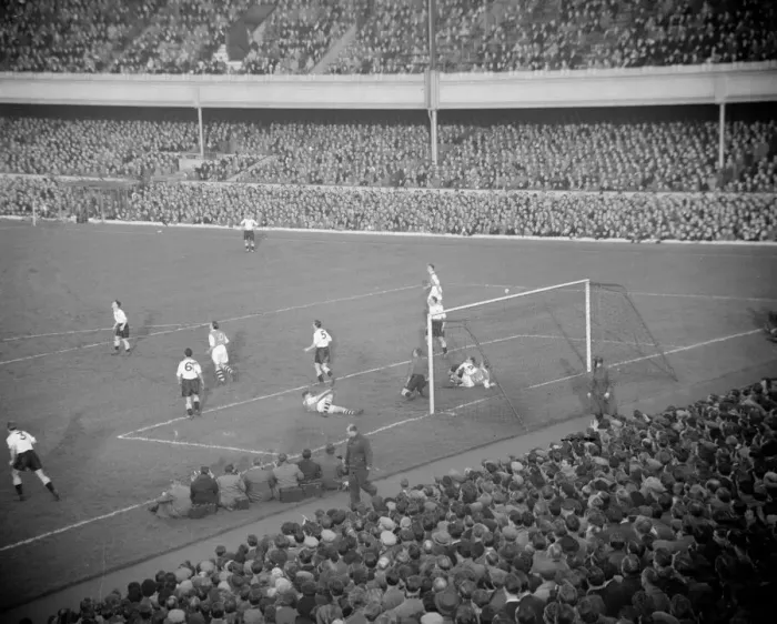 Framed Print : Arsenal v Blackpool December 1953 General Scene around the Blackpool goal mouth Framed Print : Arsenal v Blackpool December 1953 General Scene around the Blackpool goal mouth