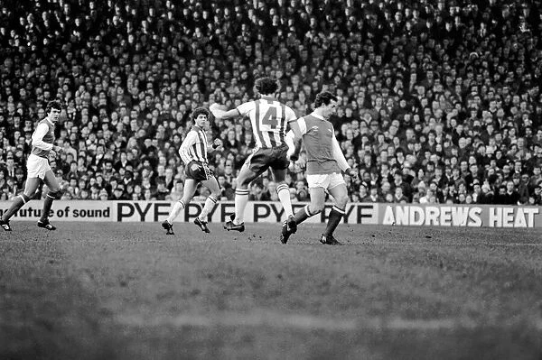 Arsenal v. Brighton and Hove Albion. Division 1 football. January 1980 LF01-10-007