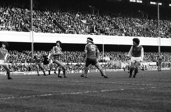 Arsenal v. Brighton and Hove Albion. November 1980 LF05-05-047 Football Division One