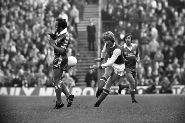 Arsenal v. Brighton and Hove Albion. November 1980 LF05-05-021 Football Division