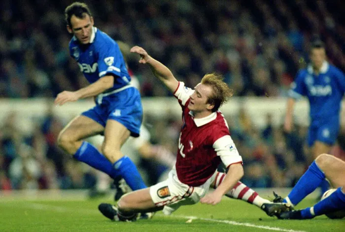 Framed Print : Arsenal v Everton - January 1995 John Hartson in Action 14  /  01  /  1995