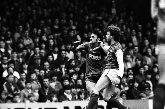 Framed Print : Arsenal v Ipswich Town league match at Highbury March 1984 Framed Print : Arsenal v Ipswich Town league match at Highbury March 1984