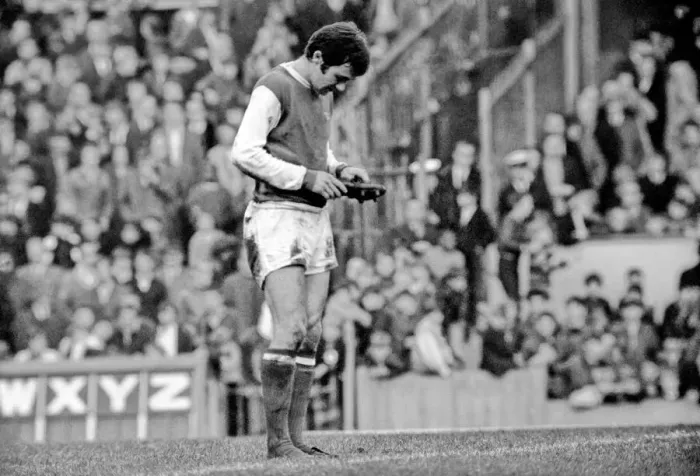 Framed Print : Arsenal v. Manchester City. Action from the match. December 1969 Z11615-002