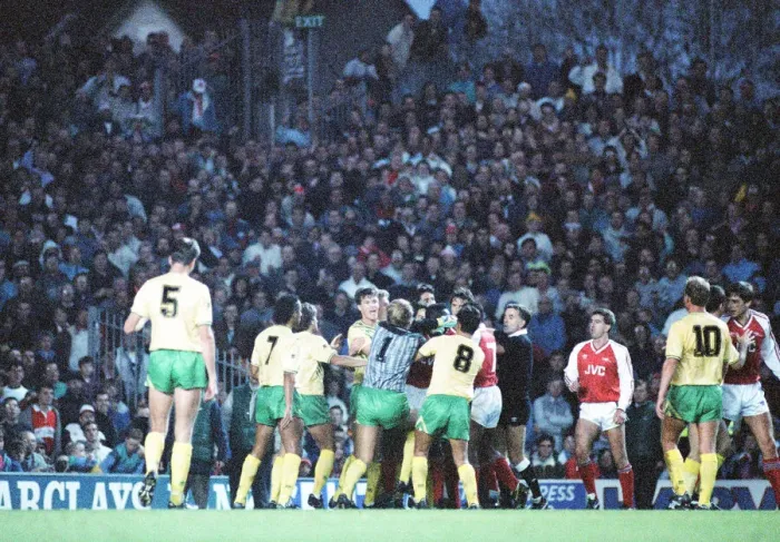 Framed Print : Arsenal v Norwich City, League match at Highbury, Saturday 4th November 1989 Framed Print : Arsenal v Norwich City, League match at Highbury, Saturday 4th November 1989
