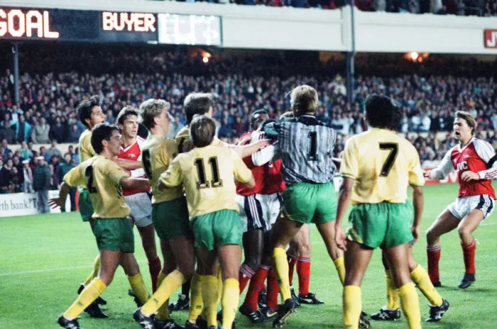 Framed Print : Arsenal v Norwich City, League match at Highbury, Saturday 4th November 1989