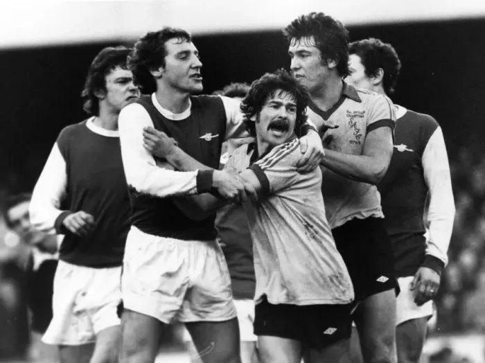 Framed Print : Arsenal v Sunderland league match at Highbury February 1977 Framed Print : Arsenal v Sunderland league match at Highbury February 1977