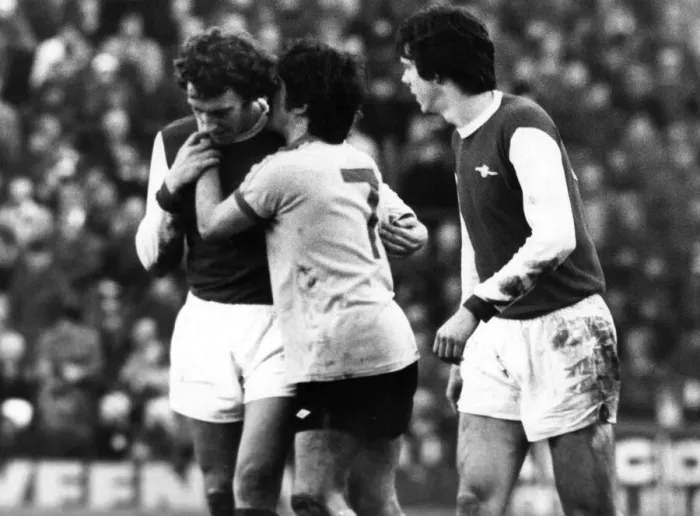 Framed Print : Arsenal v Sunderland league match at Highbury February 1977 Framed Print : Arsenal v Sunderland league match at Highbury February 1977
