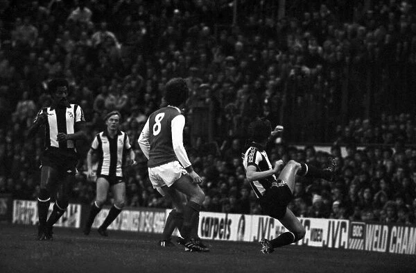 Arsenal v. West Bromwich Albion. November 1980 LF05-15-074 The final score was a two all