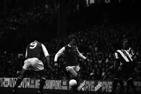 Arsenal v. West Bromwich Albion. November 1980 LF05-15-071 The final score was a two all