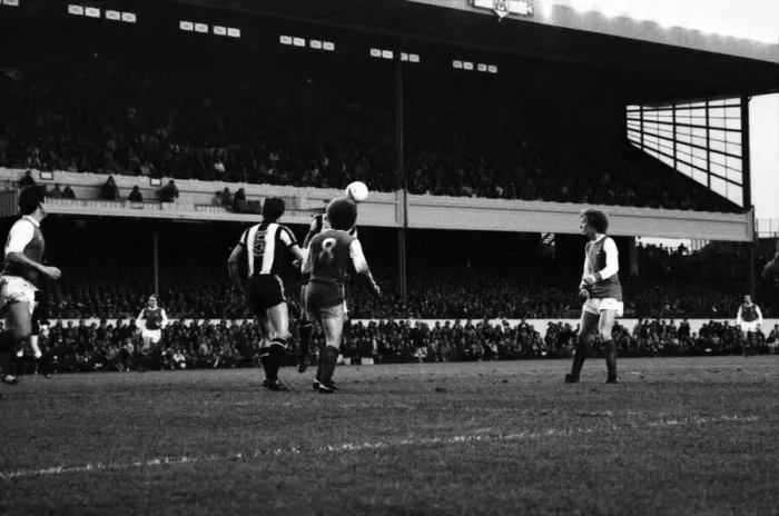 Framed Print : Arsenal v. West Bromwich Albion. November 1980 LF05-15-057 The final score was a two all
