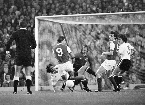 Arsenals attack is led by Malcolm McDonald against the Manchester United goal